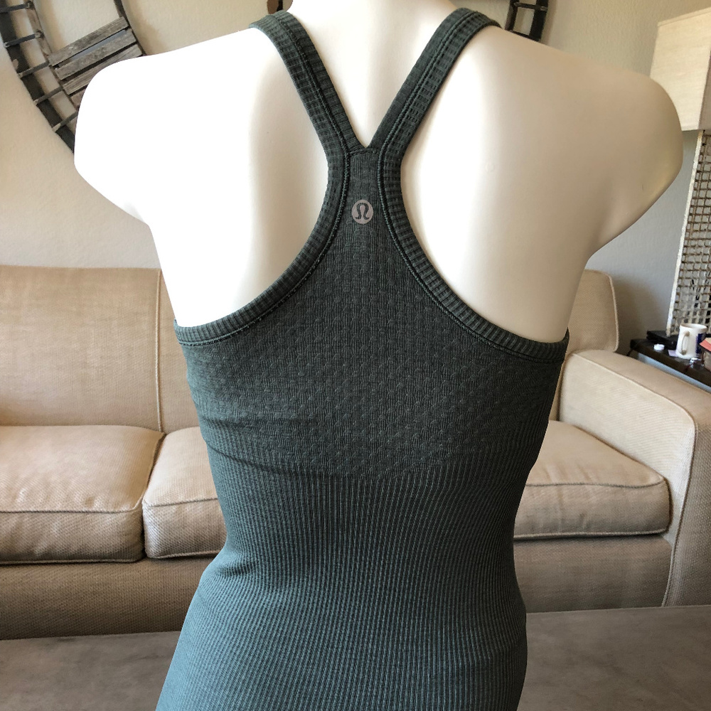 Lululemon Tank, size 2